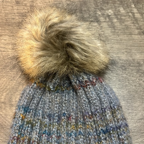 No brand multi color beanie with puff ball - Picture 2 of 5
